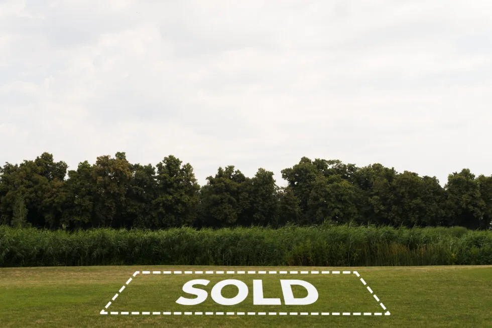 Perjanjian Jual Beli Tanah Tanpa Persetujuan Pihak Pertama: Sah atau Batal? | SIP Law Firm